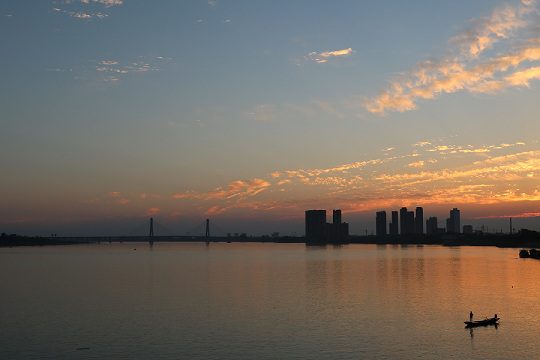 很悠闲的散步朋友圈文案
