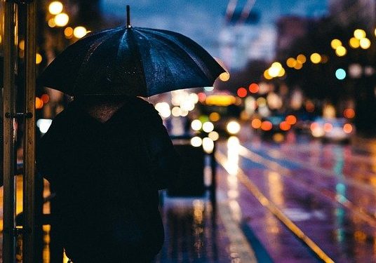 关于下雨的朋友圈文案(100句) 关于下雨的朋友圈文案(100句)